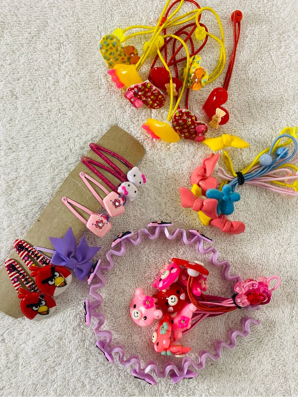 5/$35 Girls Novelty Hair Accessories Bulk Lot Hello Kitty Angry Birds 30+ Pcs